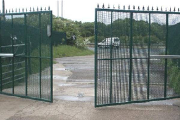 Perimeter swing gates